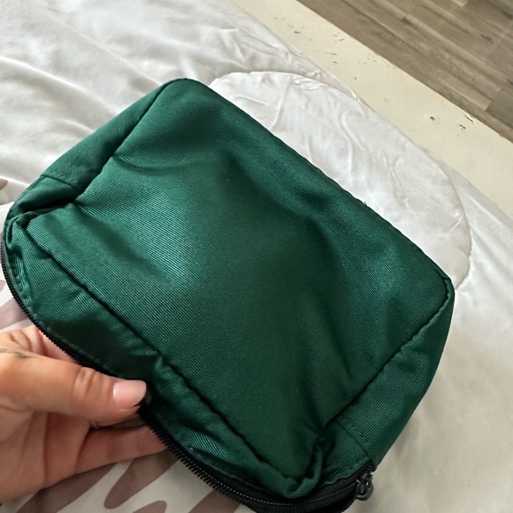 Authentic Gucci bag, can be use for wristlet, makeup bag or in many other ways - Picture 4 of 5